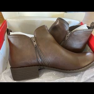 Sun stone Cadeep Brown am size 9 ankle Boots